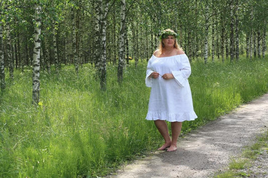 Yöttömän yön juhlaa Sara-pellavassa