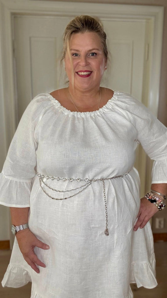 Pellavamekko Valkoinen Sara: Kauneus ilman Kikkailua 🤍