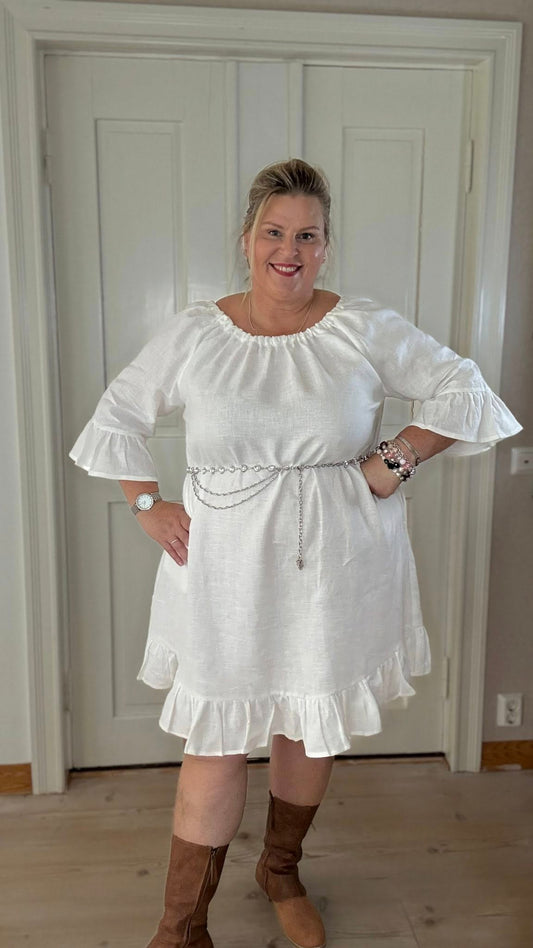 Pellavamekko Valkoinen Sara: Kauneus ilman Kikkailua 🤍