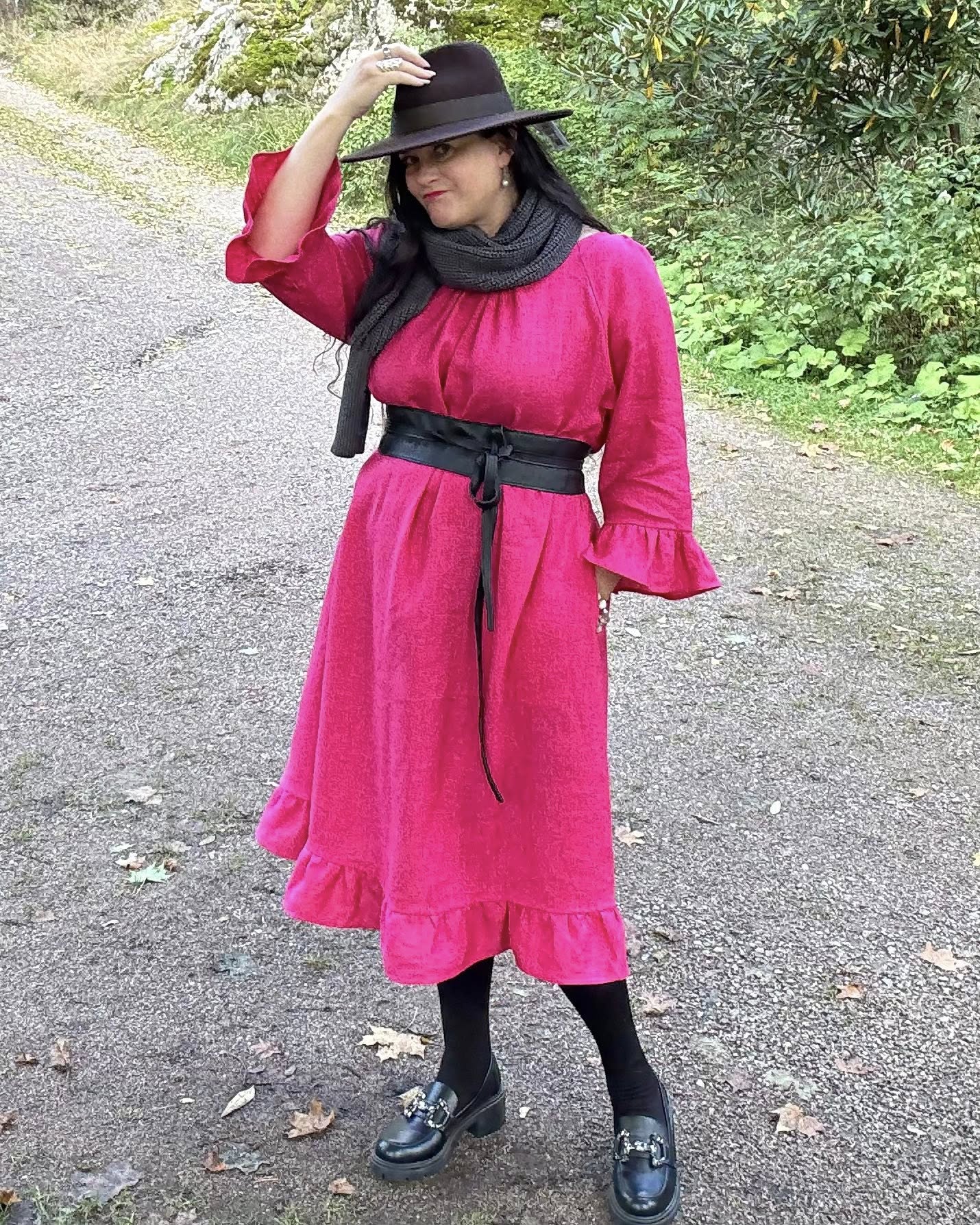 Pellavamekko Vadelma Marie: Ajatonta Kauneutta