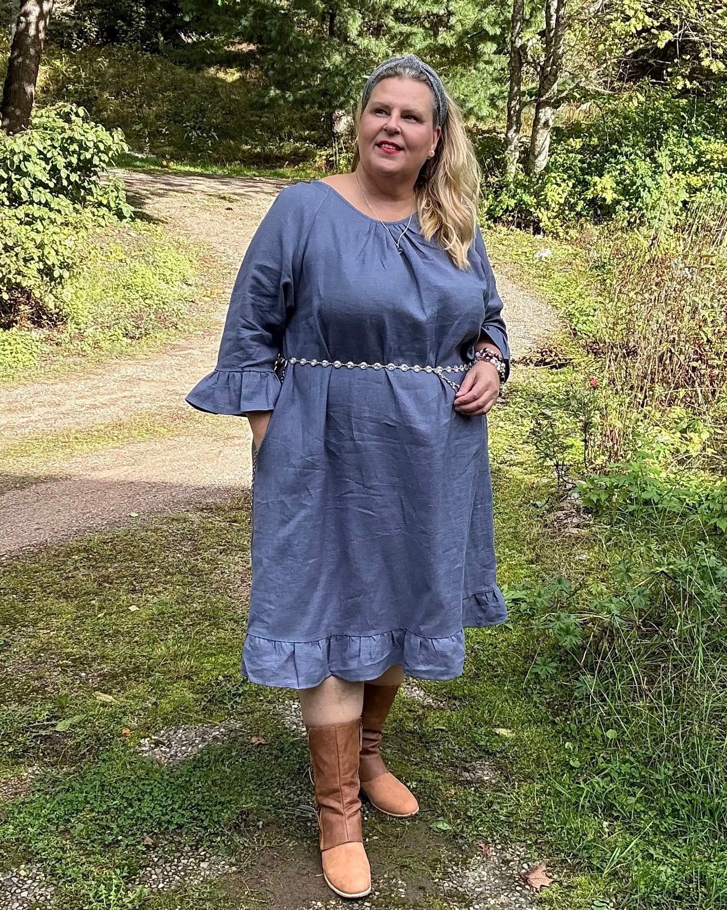 Pellavamekko Siniharmaa Marie: Ajatonta Kauneutta