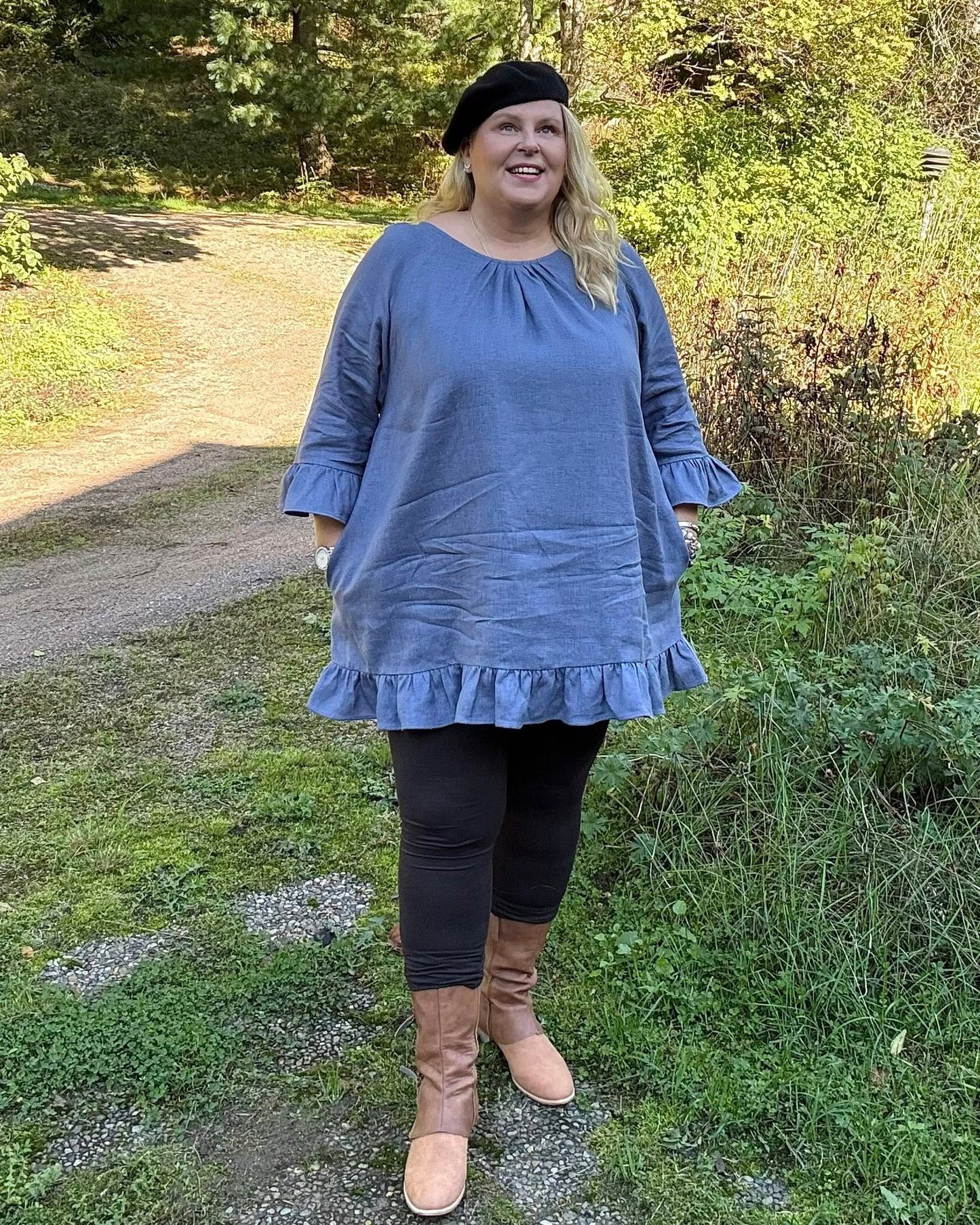 Pellavatunika Siniharmaa: Vapauden Tuntu Kevyessä Pellavassa 🤍