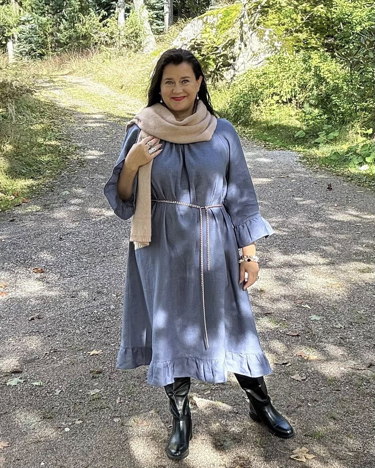 Pellavamekko Siniharmaa Marie: Ajatonta Kauneutta