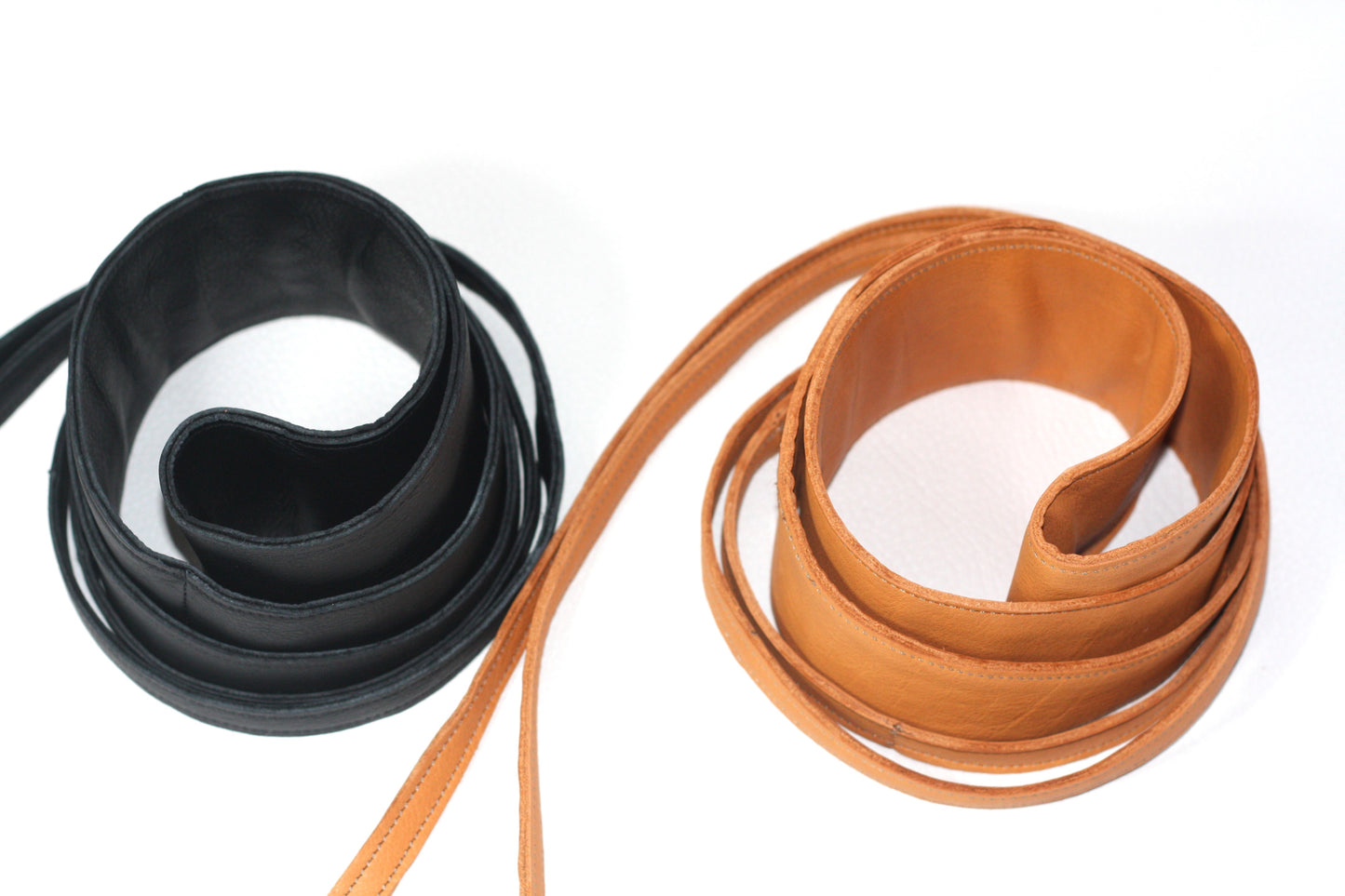 Läderbälte att knyta omlott. Formen skapas i dina händer.