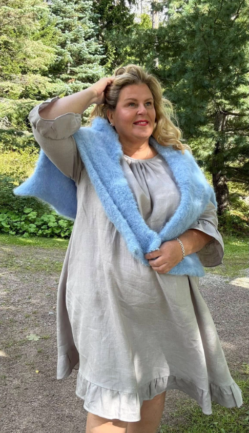 Pellavamekko Vaaleanharmaa Marie: Ajatonta Kauneutta