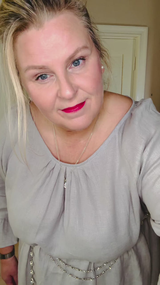 Pellavamekko Vaaleanharmaa Marie: Ajatonta Kauneutta