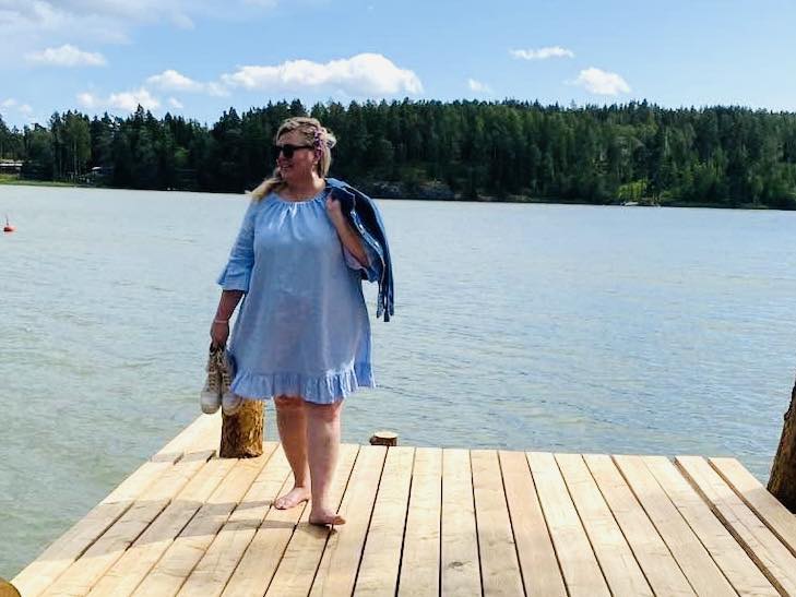 Sara-mekko – pluskoon A-linjainen pellavamekko vaaleansininen, OEKO-sertifioitu, Cerubi Plus