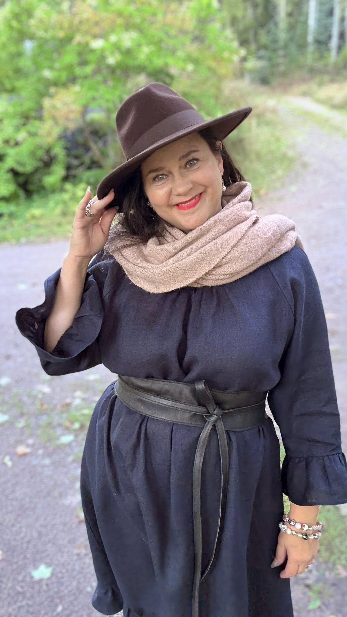 Marie Pellavamekko Tummansininen