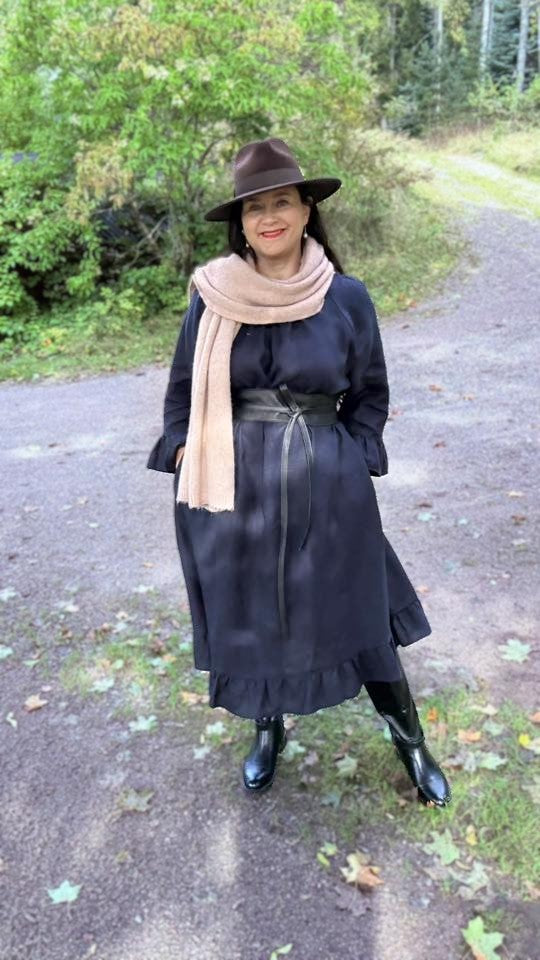 Marie Pellavamekko Tummansininen