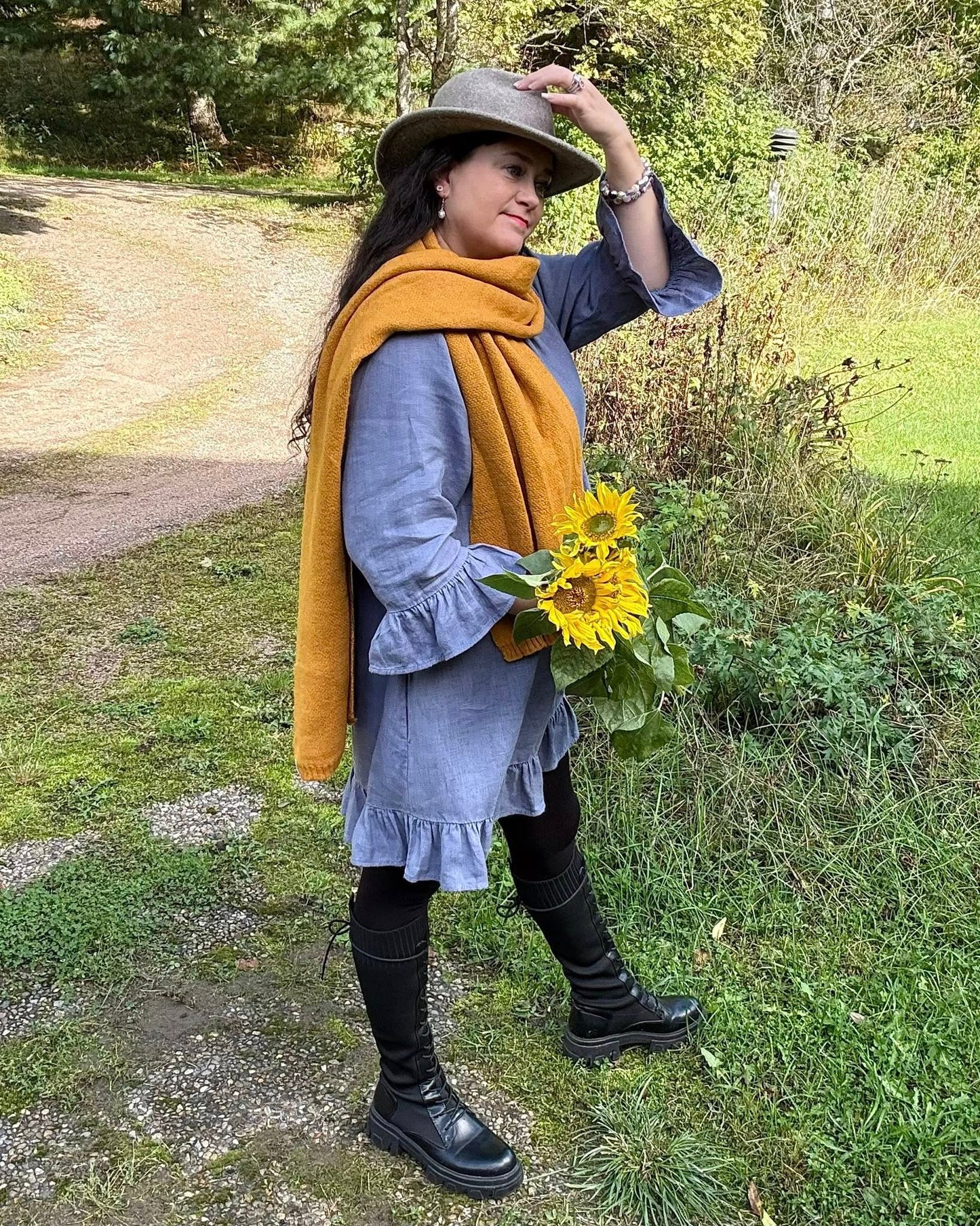 Pellavatunika Siniharmaa: Vapauden Tuntu Kevyessä Pellavassa 🤍