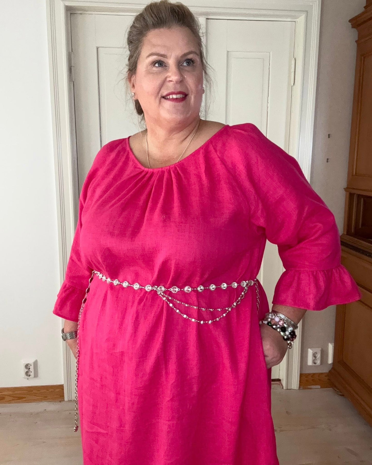 Pellavamekko Vadelma Marie: Ajatonta Kauneutta