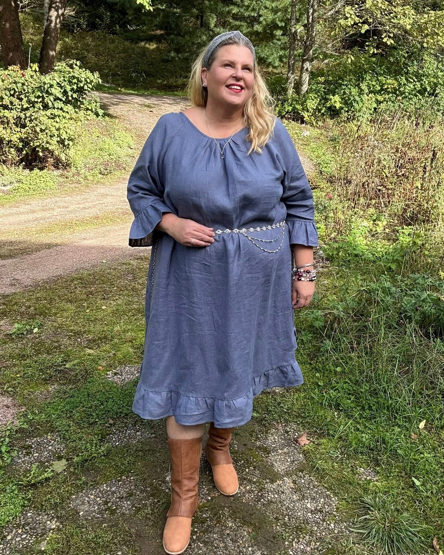 Pellavamekko Siniharmaa Marie: Ajatonta Kauneutta