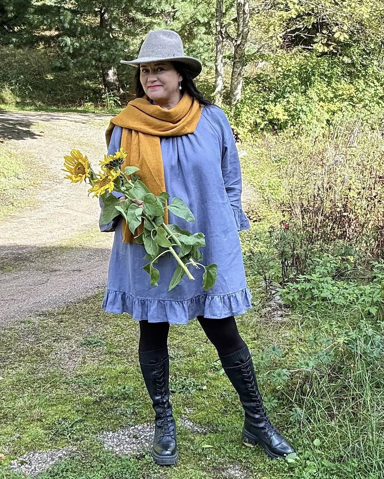 Pellavatunika Siniharmaa: Vapauden Tuntu Kevyessä Pellavassa 🤍