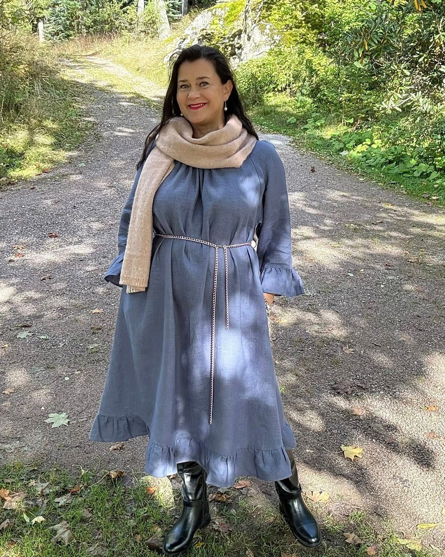 Pellavamekko Siniharmaa Marie: Ajatonta Kauneutta