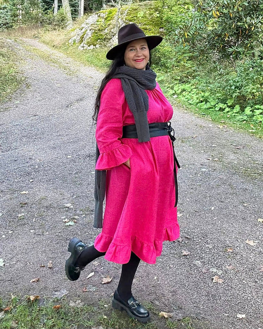 Pellavamekko Vadelma Marie: Ajatonta Kauneutta