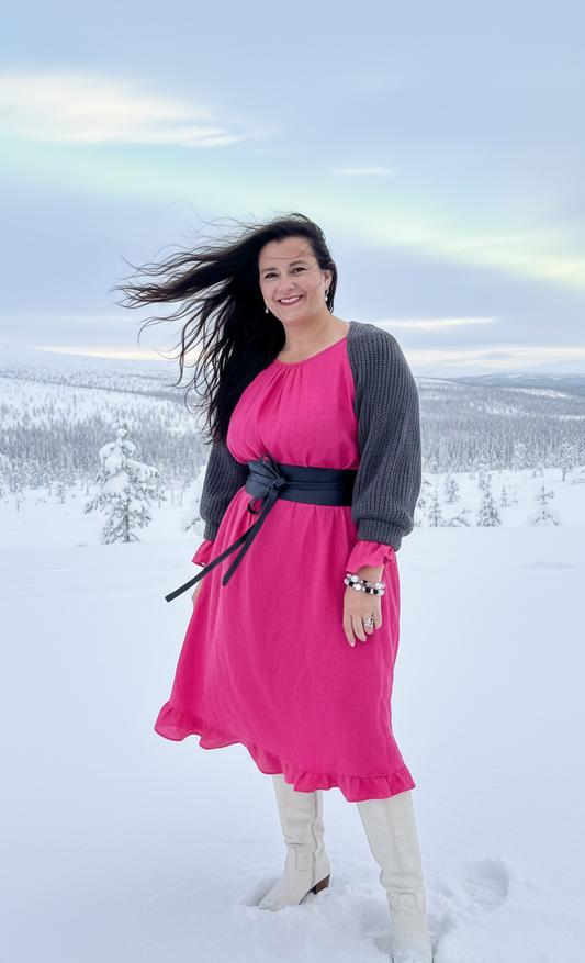 Nahkainen kietaisuvyö. Muoto, joka syntyy käsissä.