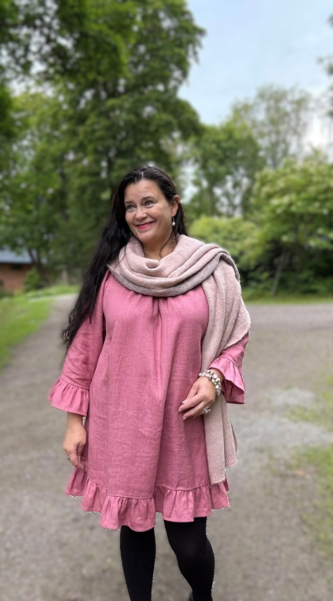 Marie Pellavatunika Roosa