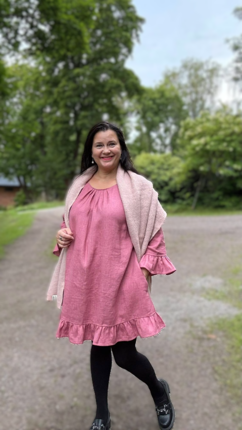 Marie Pellavatunika Roosa